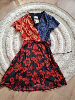 Zavinovací šaty Desigual - 2