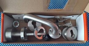 Bezpečnostní kování FEST A1/72 klika-madlo s krytkou Al F1 - 2