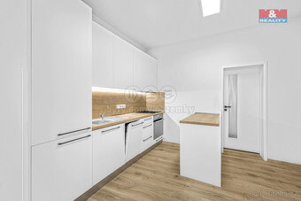 Prodej bytu 3+1, 106 m², Hradec Králové, ul. Pražská třída - 2