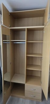 Šatní skříň s úložným prostorem - 2