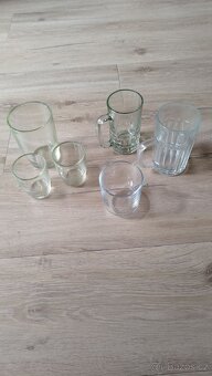 Skleničky, poháry, hrnek a cedník - 2