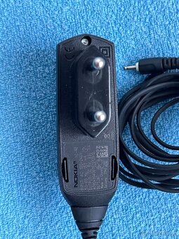 Nabíječka Nokia AC-8E, 2 mm konektor - 2