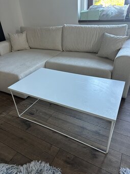 Bílý minimalistický konferenční stůl/stolek - 2
