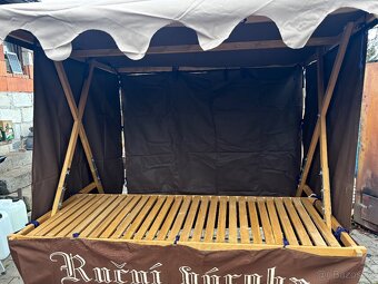 Dřevěný prodejní stánek - 2