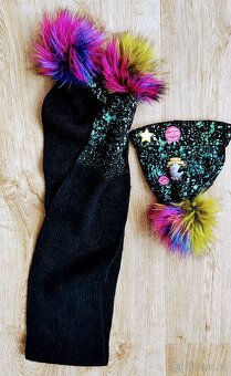 Prodám dívčí čepice a šálu 5-11 let - 2