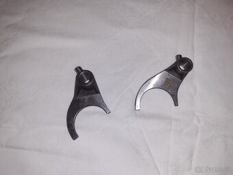 ČZ 380/514 - Řadící vidličky - 2