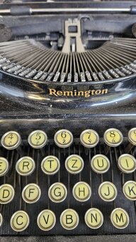 Starožitný kufříkový psací stroj - 2