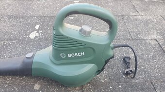 Fukar a vysavač listí Bosch Universal Garden Tidy - 2