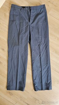 Šedé kalhoty - zřejmě justiční stráž - 2