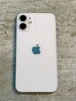 Apple iPhone 12 mini s příslušnestvím - 2