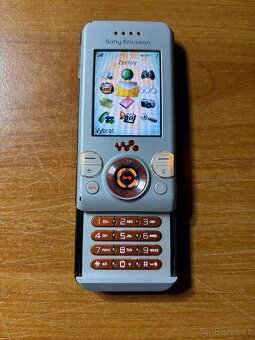 Sony Ericsson W580i - 2