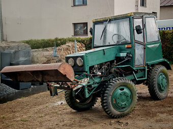 Traktor domácí výroby – 4x4 s hydraulikou a čelní lžící - 2