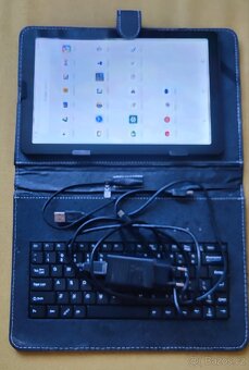 Tablet Umax Visionbook 10a + pouzdro s klávesnicí - 2