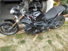 Triumph speed triple 1050 2011 na díly - 2