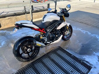 Triumph Speed Triple 1050 R - 2