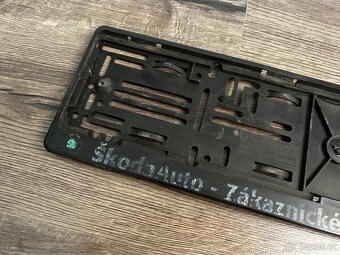 Škoda Auto - Zákaznické centrum - podložka pod RZ a SPZ - 2