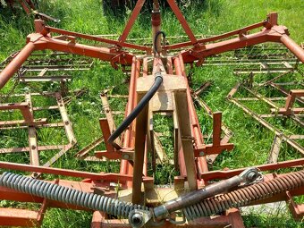 SKLÁDACÍ BRÁNY ZA TRAKTOR - 2