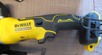 Dewalt 18V aku ruční pila DCS571NT s kufrem TSTAK - 2