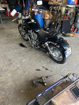 Suzuki Intruder 700 r.v. 1986 nepojízdný - 2