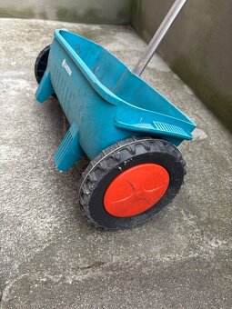 Sypací vozík, sečka Gardena - 2