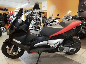 Aprilia SR max 300 - 2
