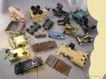 prodám hračky -plechová postýlka pro panenku - stahovací kov - 2