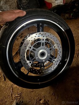 Predni a zadni kolo na Suzuki SV 650 a SV 650S 03-09 - 2