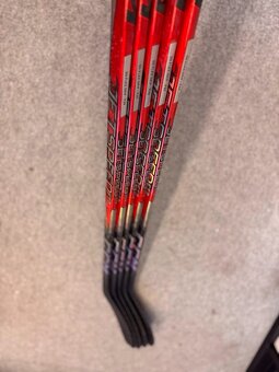 HOKEJKA CCM FT7 JETSPEED, FLEX 55/ZÁHYB 28/29 - 2