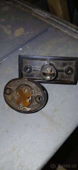Stare tlačitka zvonků - 2
