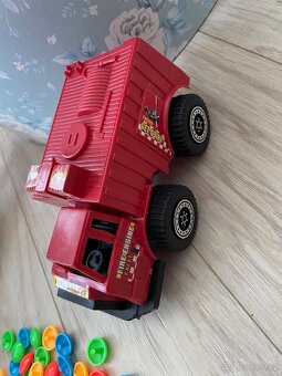 Hasiči a bagr, stroje na pískoviště - 2