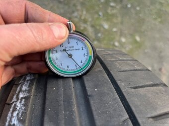 Pneu 245/40/21 - 2