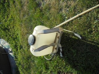 zádový postřikovač mechanický - 2