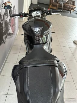 Triumph Speed Triple 1050 - 2