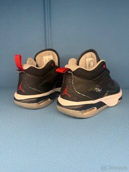 Jordan Loyal 3 - 2