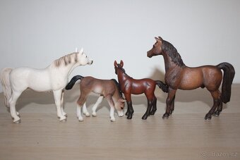Rodina arabských koní Schleich - 2
