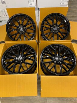 5x112 R18 MAM RS4 Black - 2