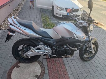 Suzuki GSR 600 - 2