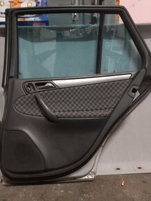 Pravé zadní dveře na Mercedes w203 240 - 2