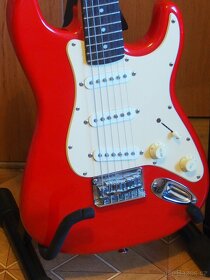 Squier Mini by Fender Stratocaster + kombo Marshall MG 15CF - 2