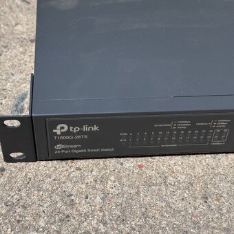 TP-Link switch T1600G-28TS - 2