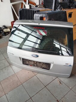Páté dveře na ford focus II kombi - 2