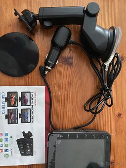 Dotykový 7" monitor k propojení autorádia - 2