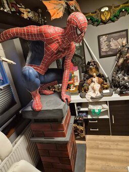 Socha Spiderman v životní velikosti - 2