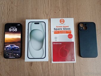 iPhone 15 128GB černý 99% BATERIE + příslušenství - 2