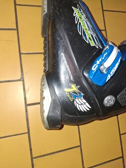 Prodám dětské lyže Nordica + lyžáky . - 2