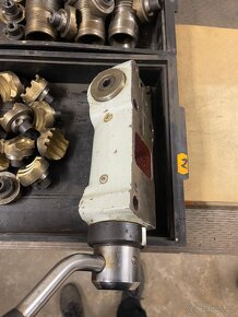 Zařízení na tvorbu závitu pro revolverové soustruhy TOS - 2