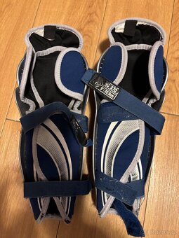 Hokejové chrániče holeni vel 9” - 2