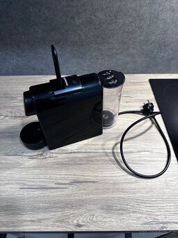 Kávovar Nespresso De'Longhi Essenza Black EN85.B - 2