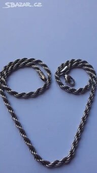 Wallis-Stribrny nahrdelnik - 2