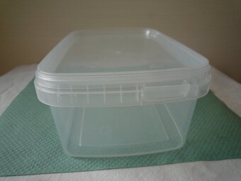 Plastové dózy - krabičky - 2